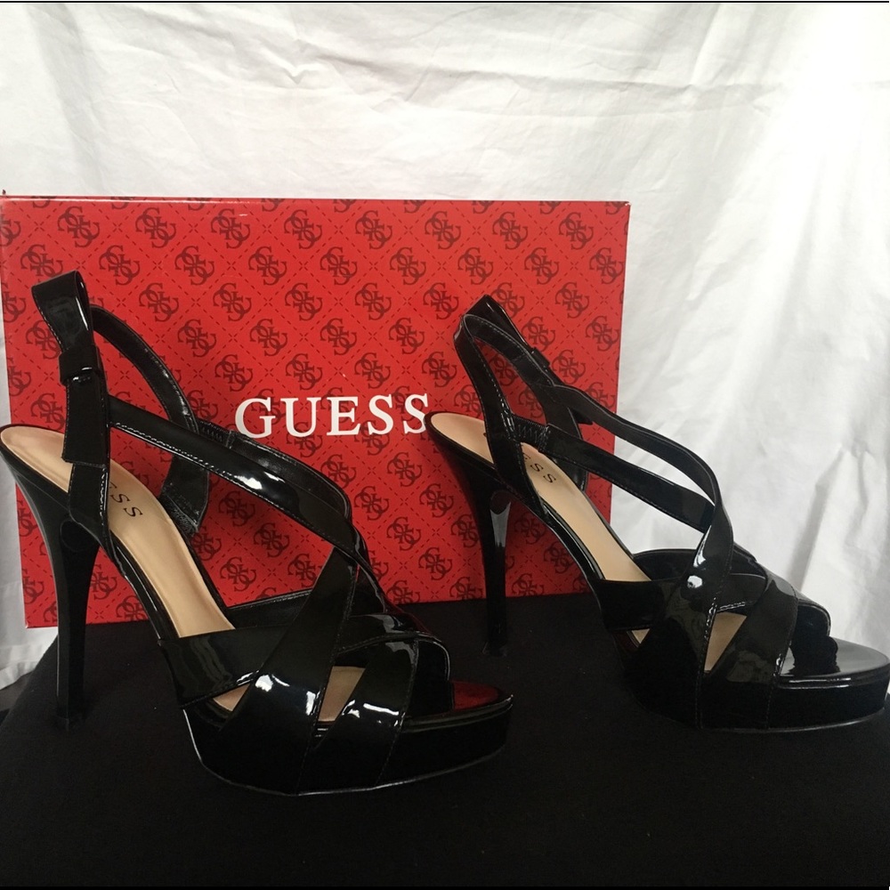 GWANAMARIAS GUESS Black Paten Leather Heels